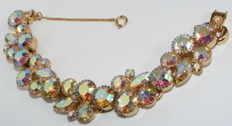 Front view of AB Navettes Bracelet 5 Link