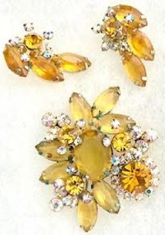 Front view of Topaz Navettes Earrings Clip