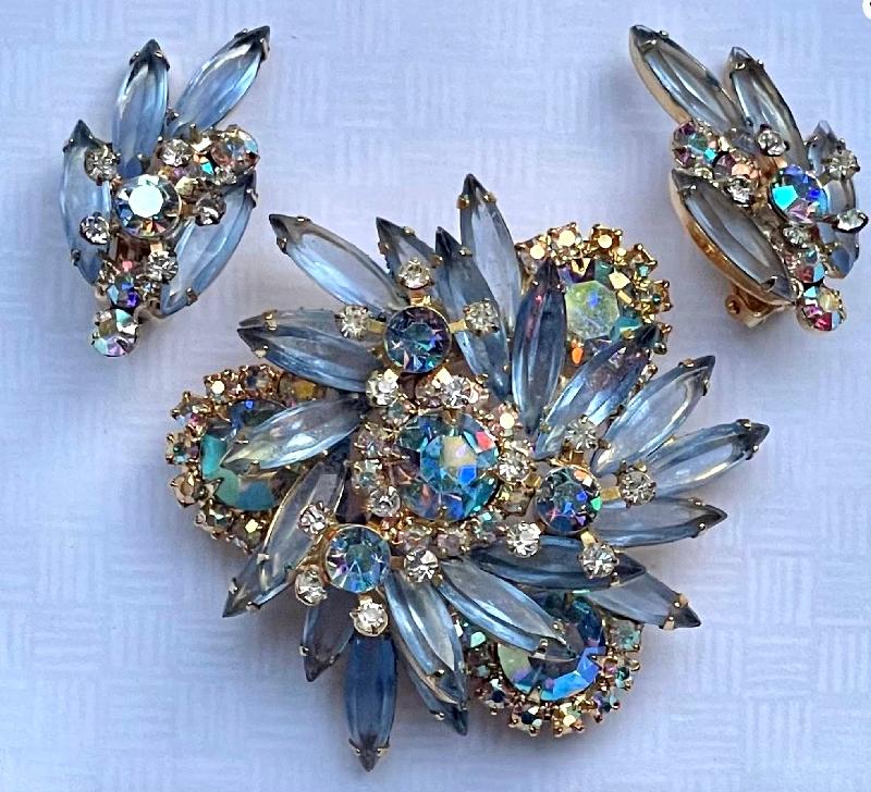 Front view of Blue Navettes Earrings Clip