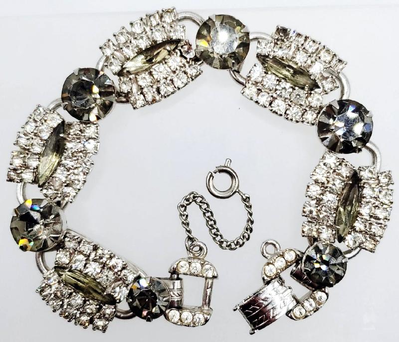 Front view of Gray (black Diamond) Navettes Bracelet 5 Link