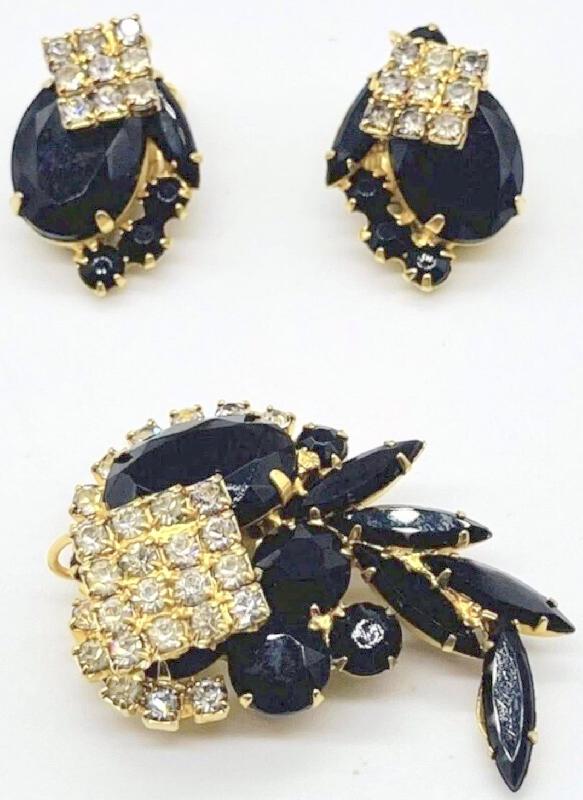 Front view of Black (jet) Oval Brooch