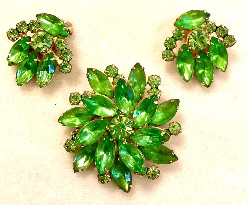 Front view of Green Navettes Earrings Clip