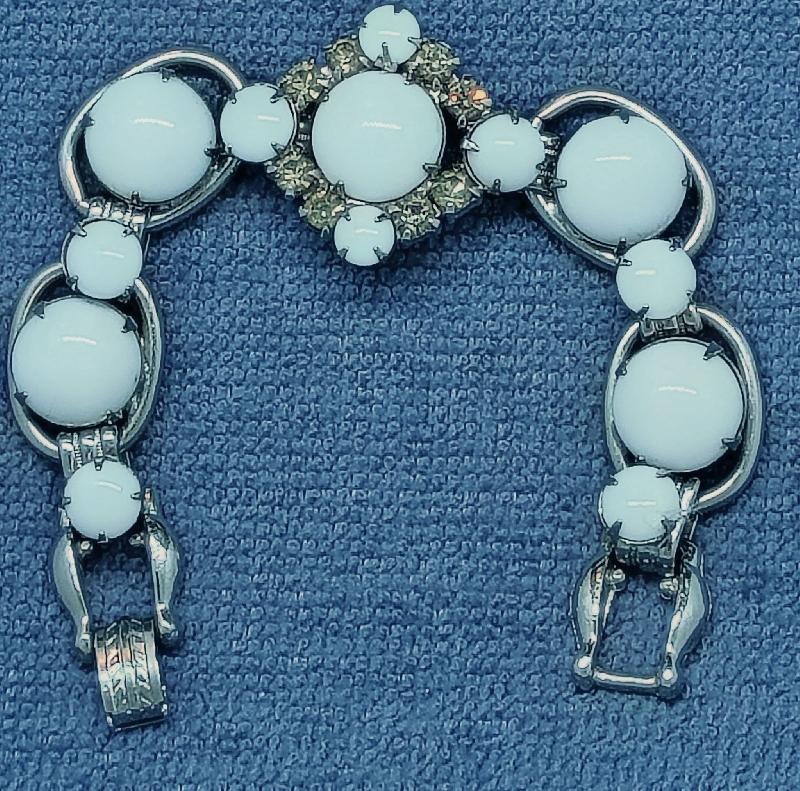 Front view of White (chalk Or Milk) Cabochons Bracelet 5 Link