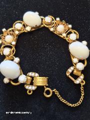 White (chalk Or Milk) Cabochons Bracelet 5 Link