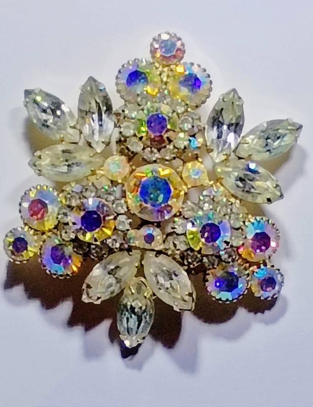 Front view of AB Navettes Brooch