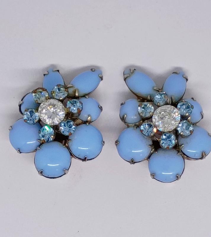 Front view of Blue Cabochons Earrings Clip