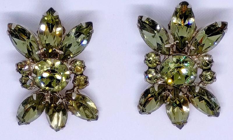 Front view of Green Navettes Earrings Clip
