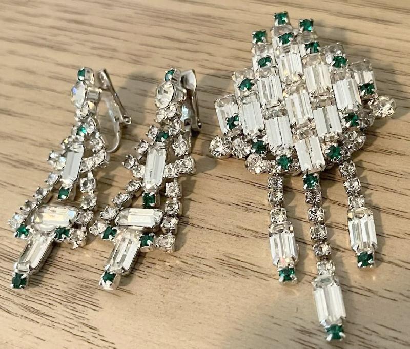 Front view of Clear Baguettes Pin Pendant