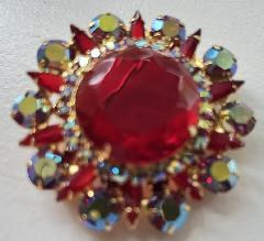 Red Dentelle Pin Pendant