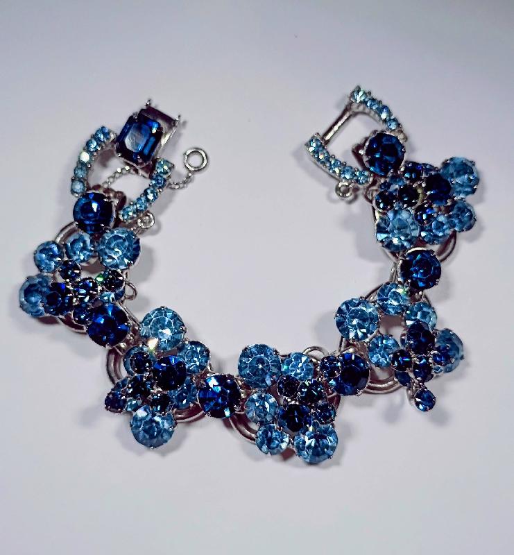 Front view of Blue Emerald Cut Bracelet 5 Link