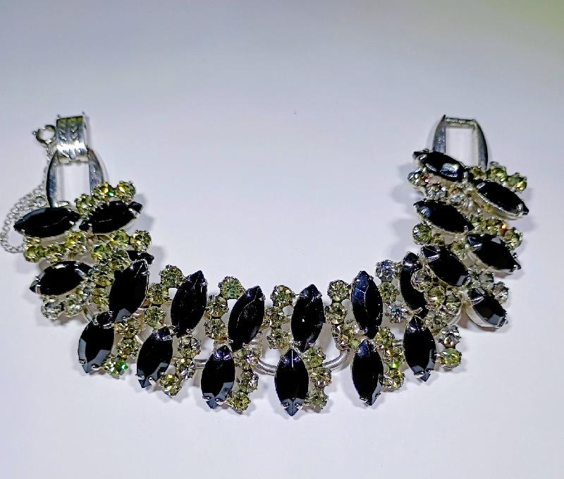 Front view of Black (jet) Navettes Bracelet 5 Link
