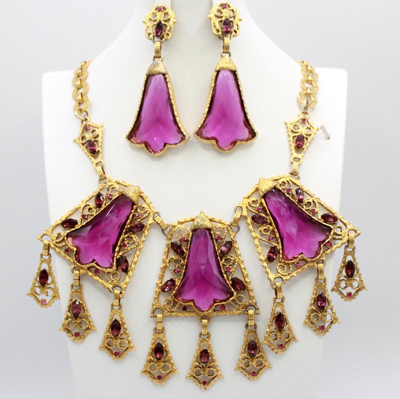 Front view of Purple (cardinal) Cabochons Plastic Necklace