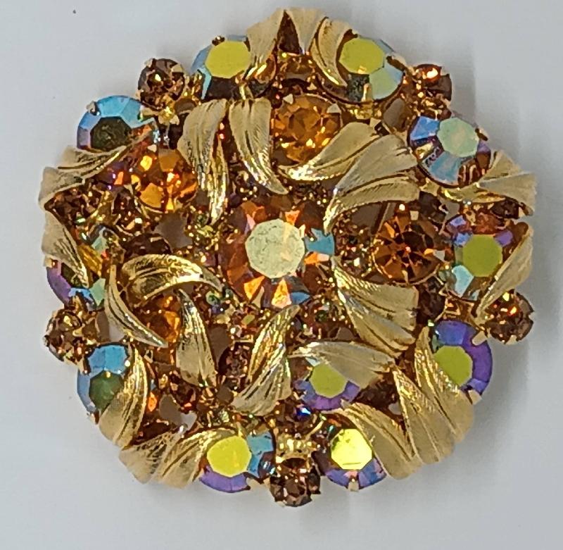 Front view of Topaz Chatons Only Pin Pendant