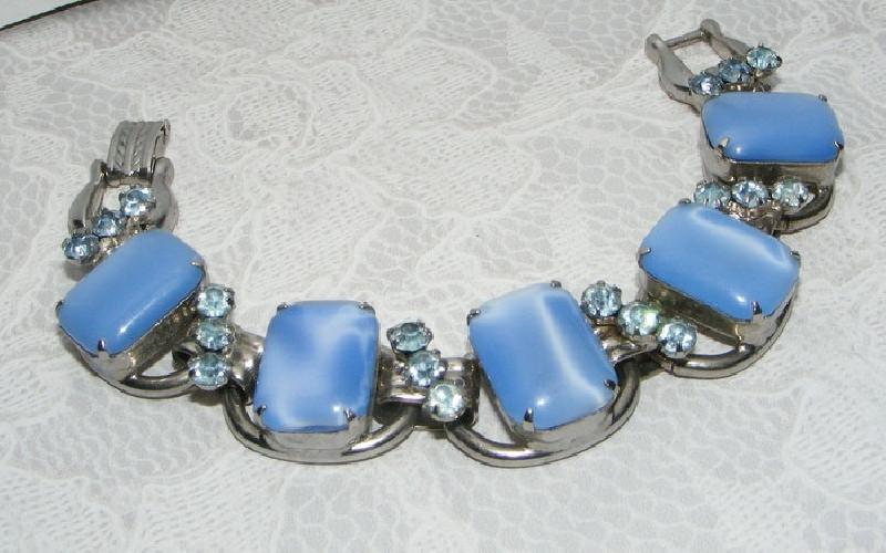 Front view of Blue Cabochons Bracelet 5 Link