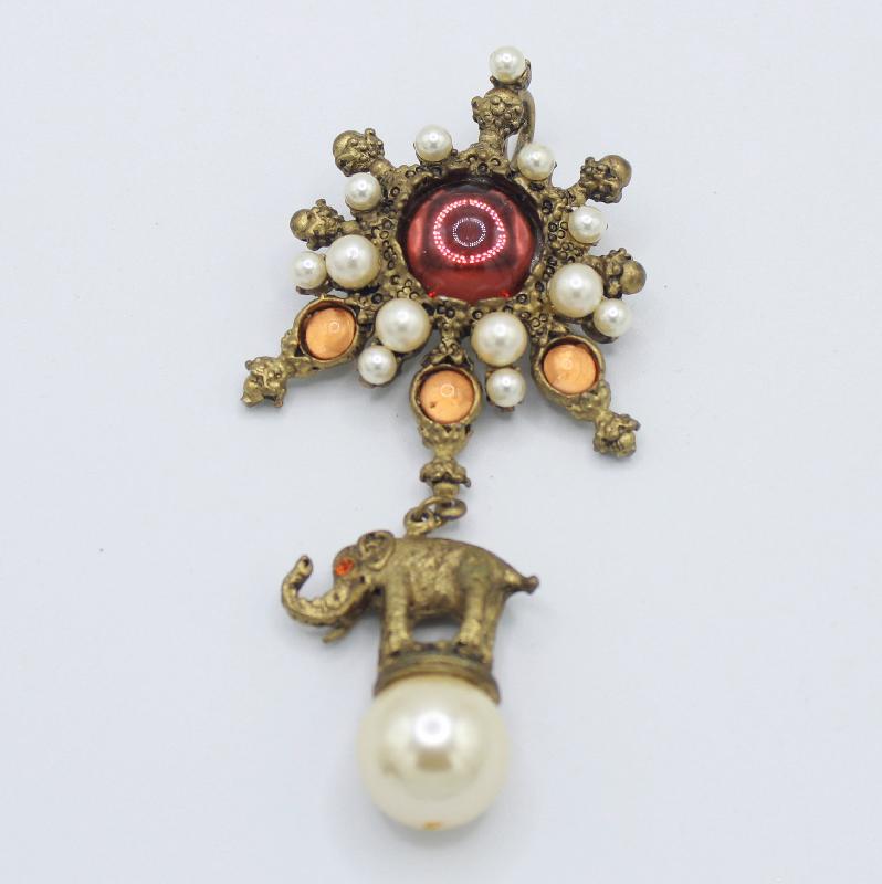 Front view of Topaz Chatons Only Pearl Pin Pendant