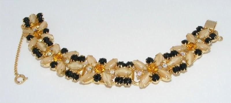 Front view of Black (jet) Navettes Bracelet 5 Link