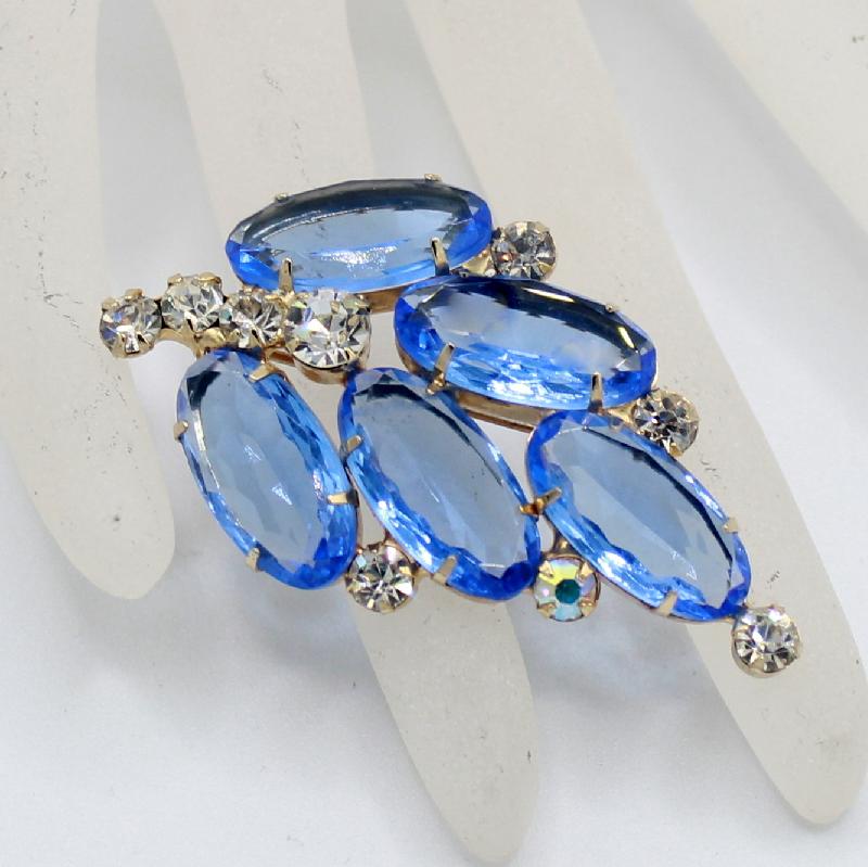 Front view of Blue Oval Brooch