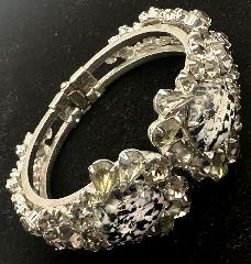 Gray (black Diamond) Cabochons Spotted Bracelet Clamper
