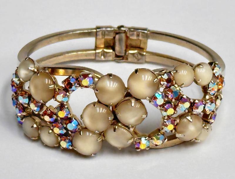 Front view of Yellow Cabochons Bracelet Clamper