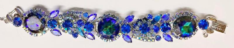 Front view of Blue Dentelle Multi-Color/Shaded Bracelet 5 Link
