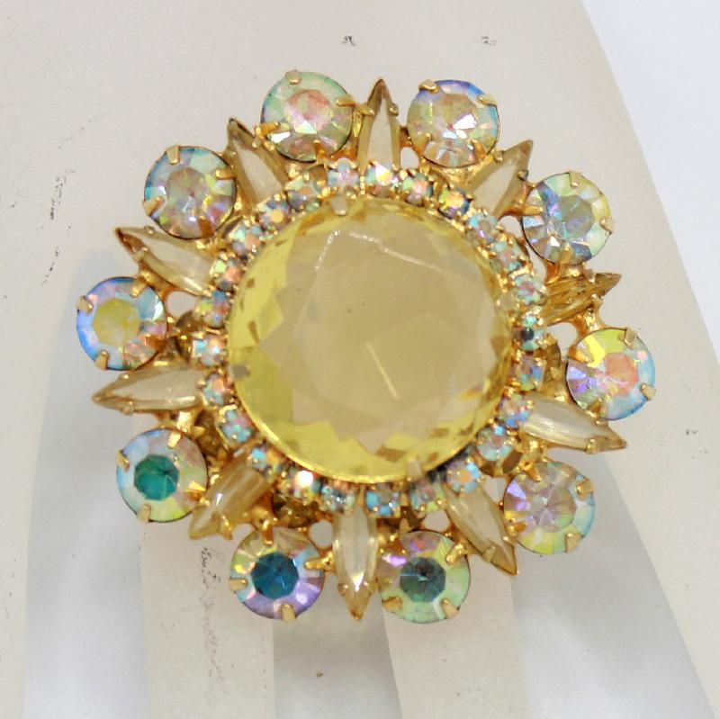 Front view of Yellow Dentelle Pin Pendant