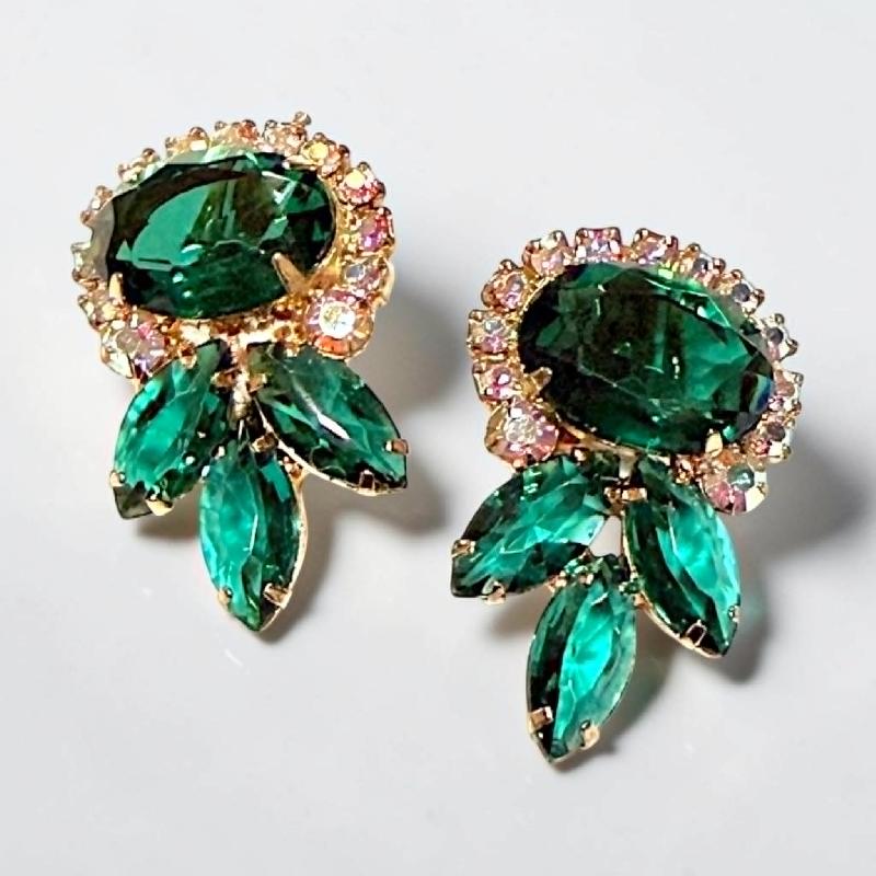 Front view of Green Oval Earrings Clip