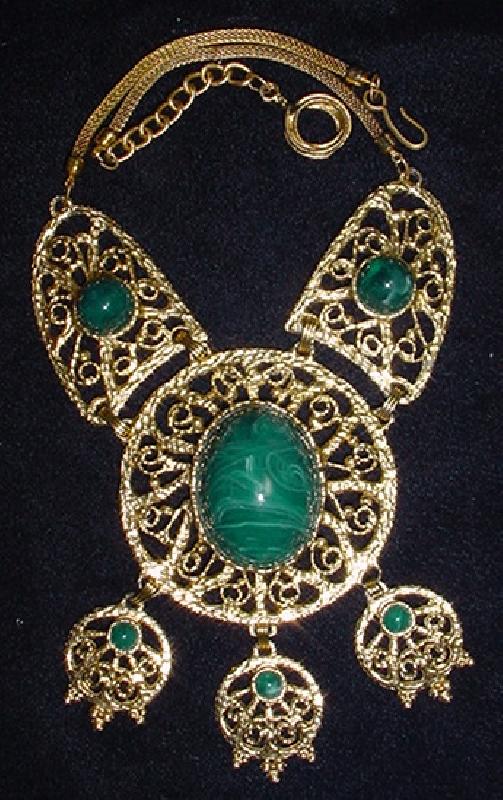 Front view of Green Cabochons Plastic Necklace