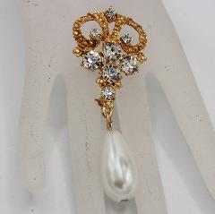 Clear Chatons Only Pearl Brooch