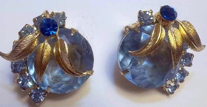 Front view of Blue Dentelle Earrings Clip