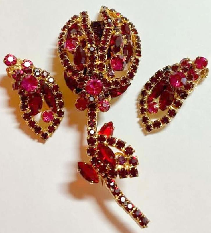 Front view of Red Navettes Earrings Clip