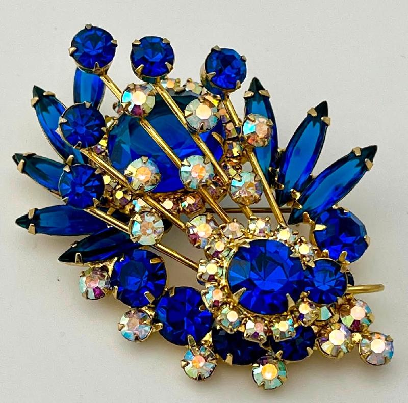 Front view of Blue Dentelle Brooch
