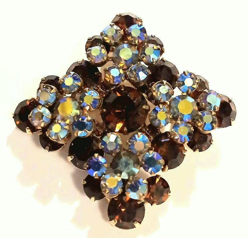 Front view of Topaz Chatons Only Brooch