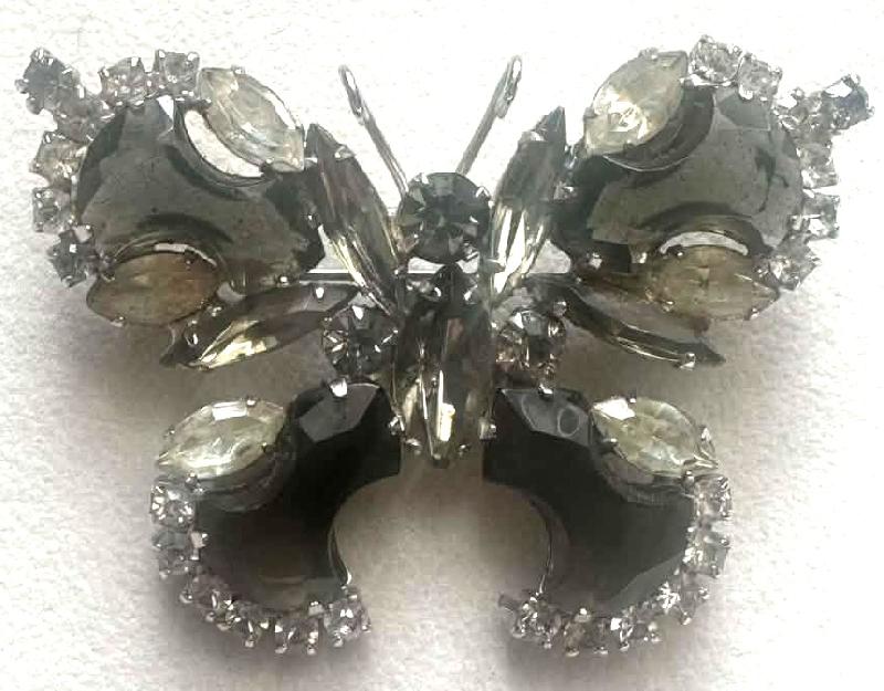 Front view of Gray (black Diamond) Anchor Brooch