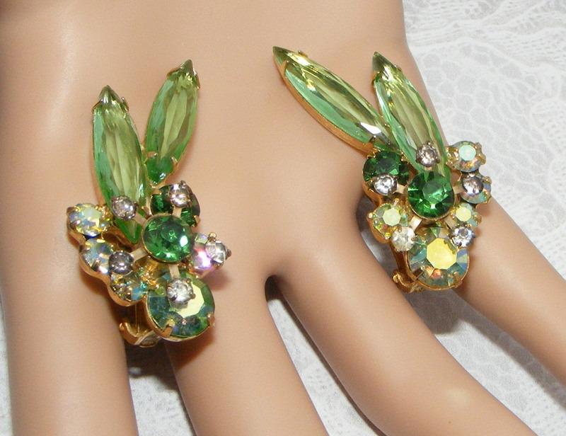 Front view of Green Navettes Earrings Clip