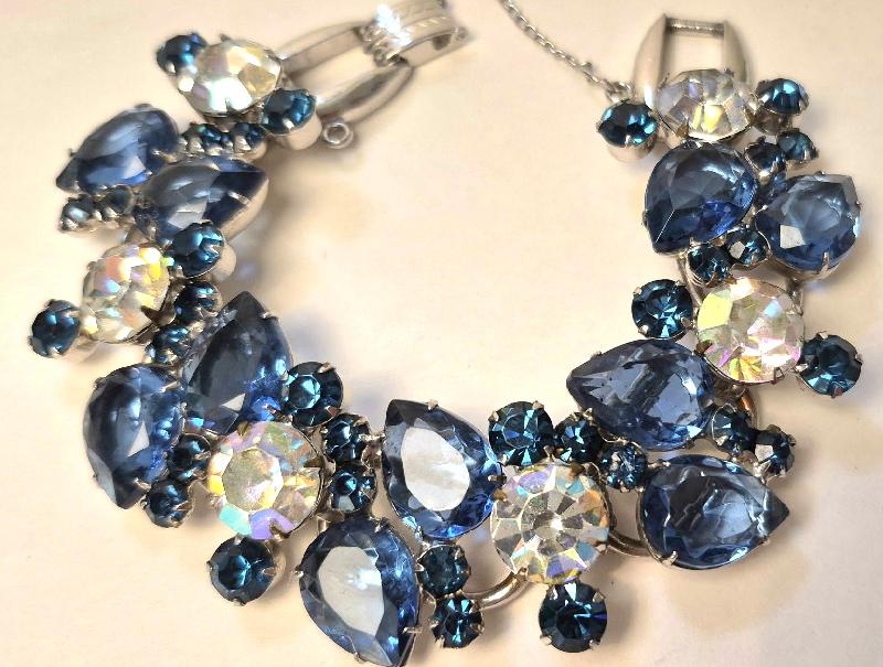 Front view of Blue Pear Bracelet 5 Link