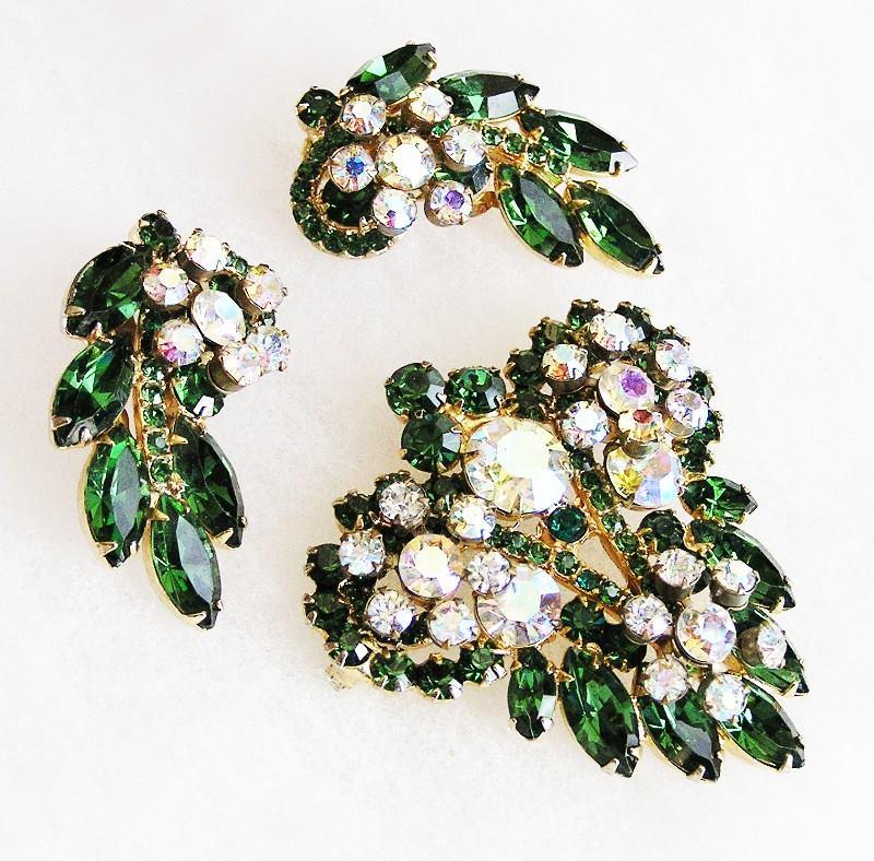 Front view of Green Navettes Earrings Clip