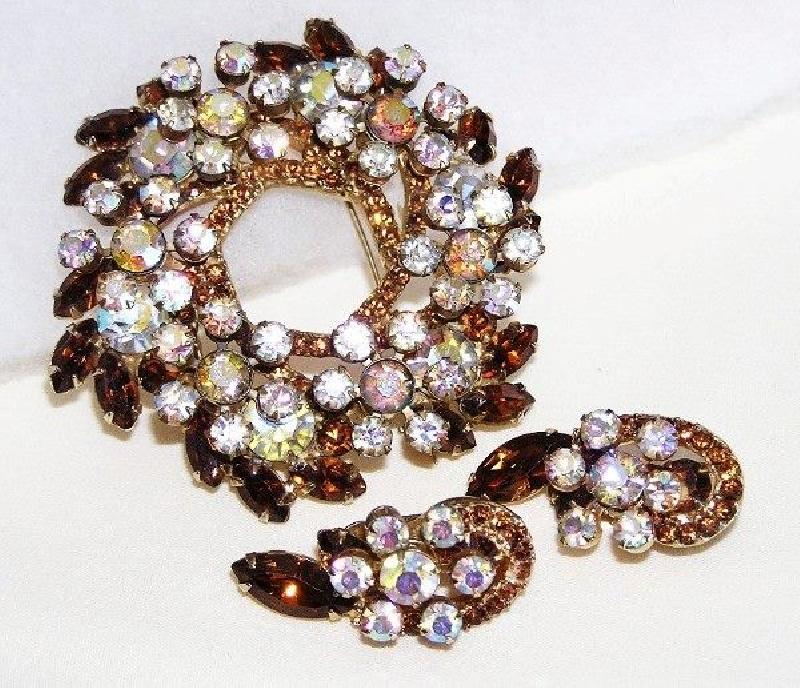 Front view of Topaz Navettes Earrings Clip
