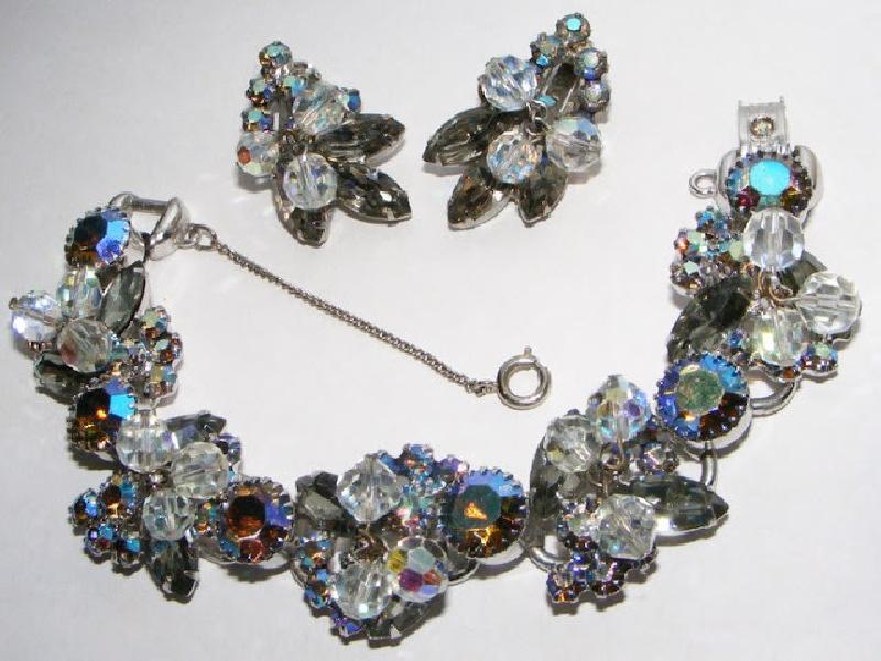 Front view of Gray (black Diamond) Navettes Bracelet 5 Link